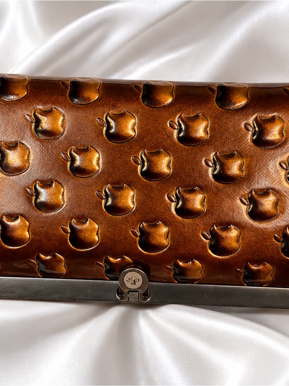 Vintage 2000s Apple Bronze Embossed Wallet